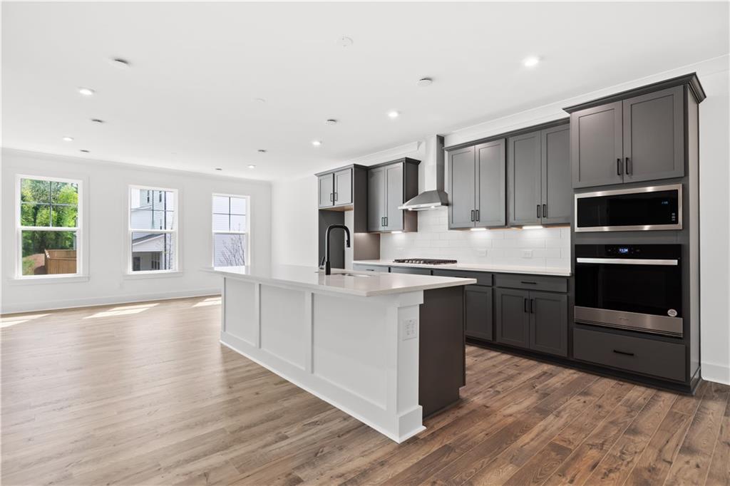 586 Avondale Park Circle