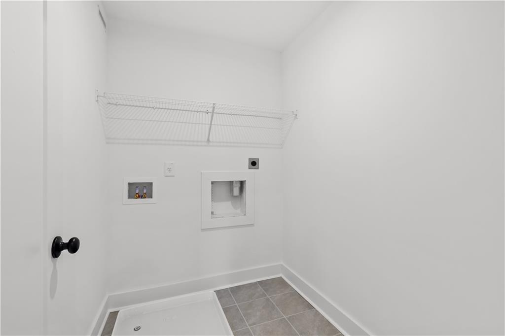 586 Avondale Park Circle