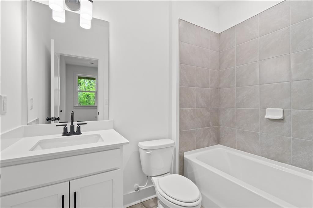 586 Avondale Park Circle