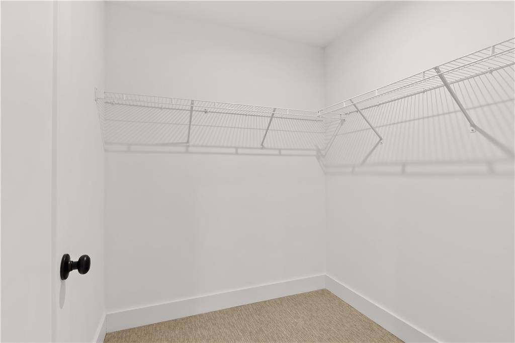 586 Avondale Park Circle