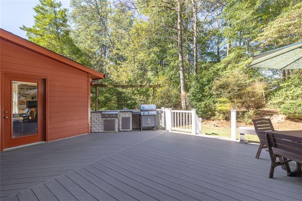 4098 Nancy Creek Way NE