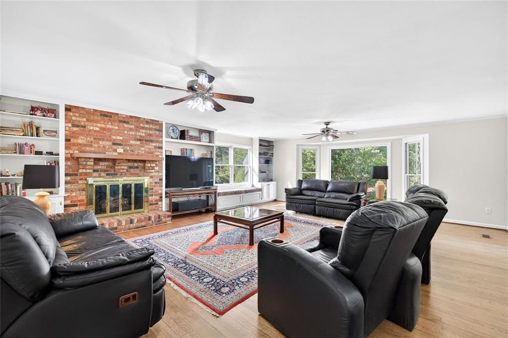 4098 Nancy Creek Way NE