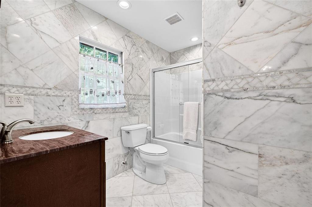 4098 Nancy Creek Way NE