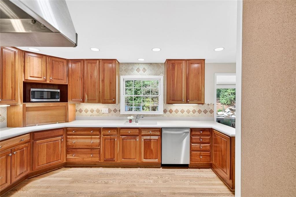 4098 Nancy Creek Way NE