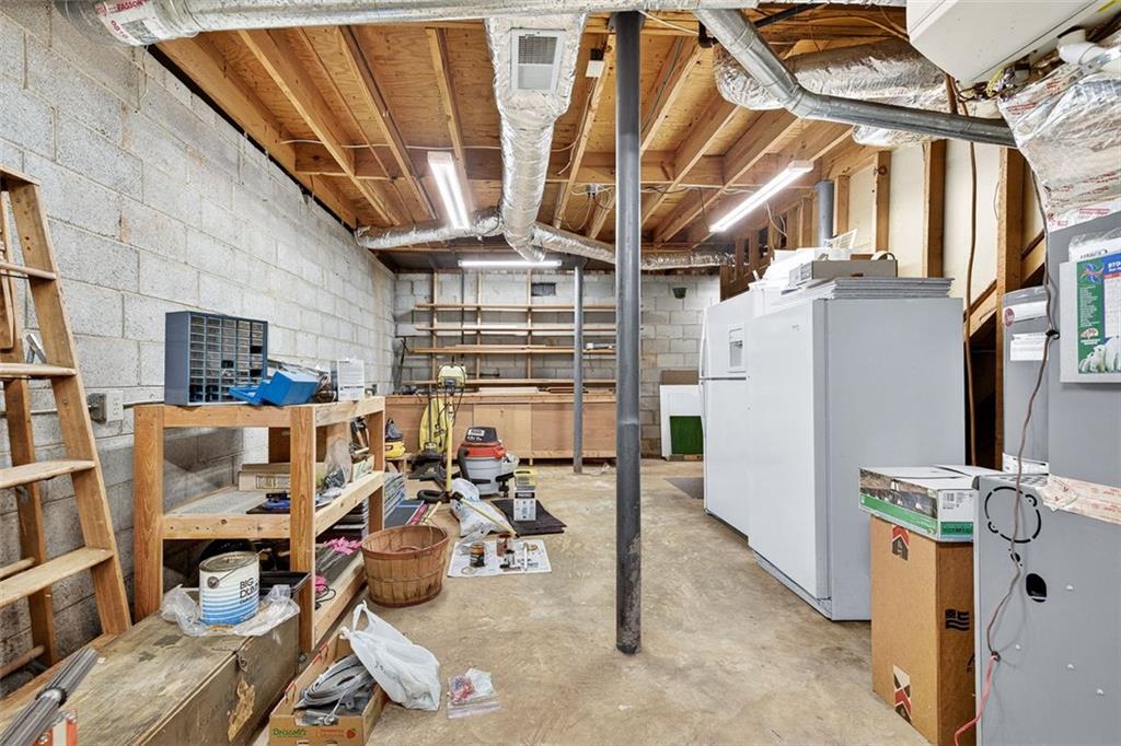 4098 Nancy Creek Way NE