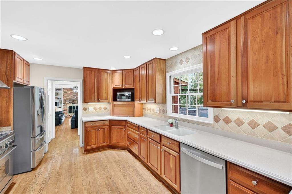 4098 Nancy Creek Way NE