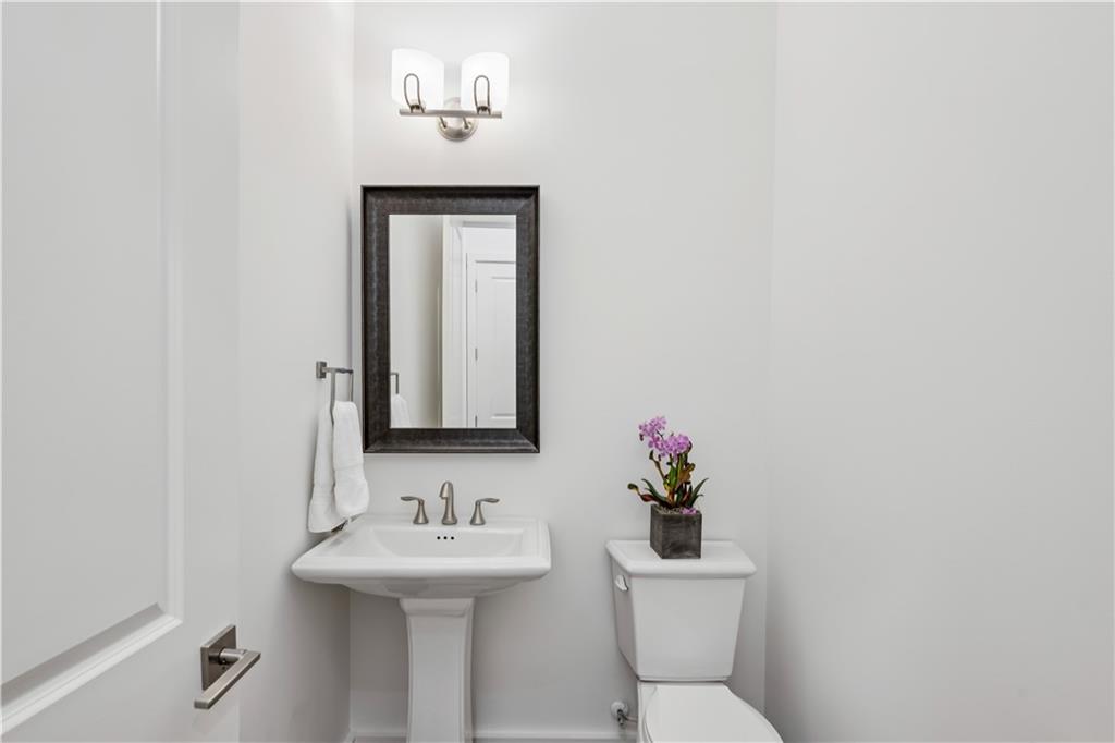 850 Canterbury Overlook