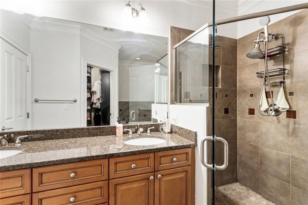 5523 Glenridge Park NE