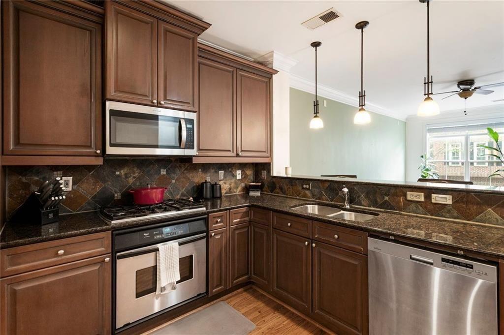 5523 Glenridge Park NE