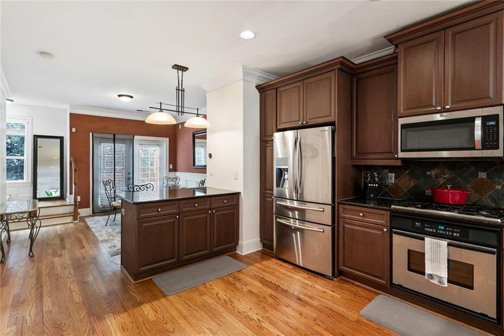 5523 Glenridge Park NE