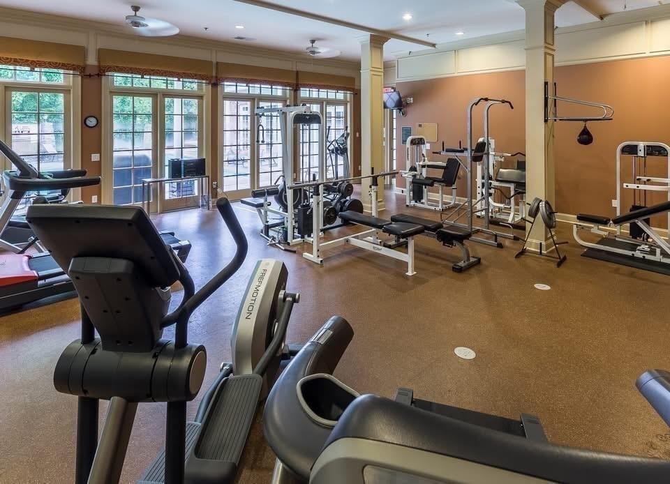 5523 Glenridge Park NE