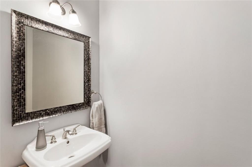 5523 Glenridge Park NE