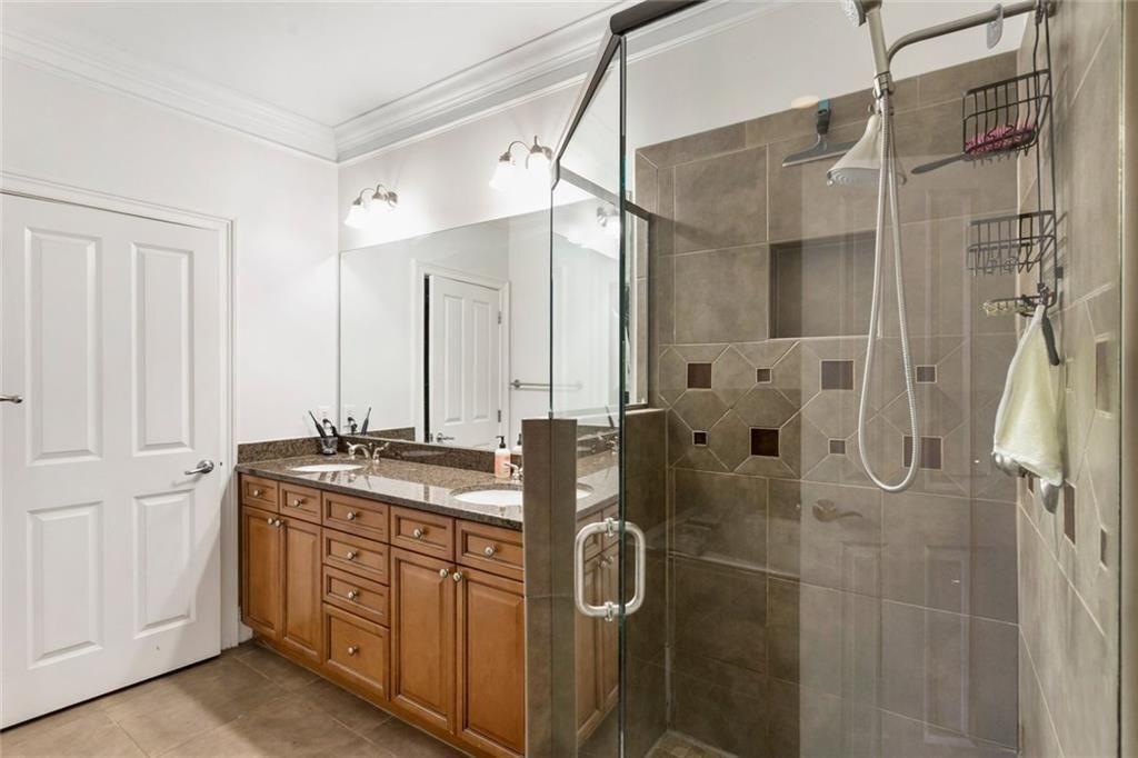 5523 Glenridge Park NE