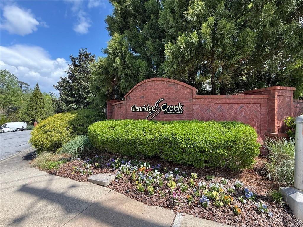 5523 Glenridge Park NE