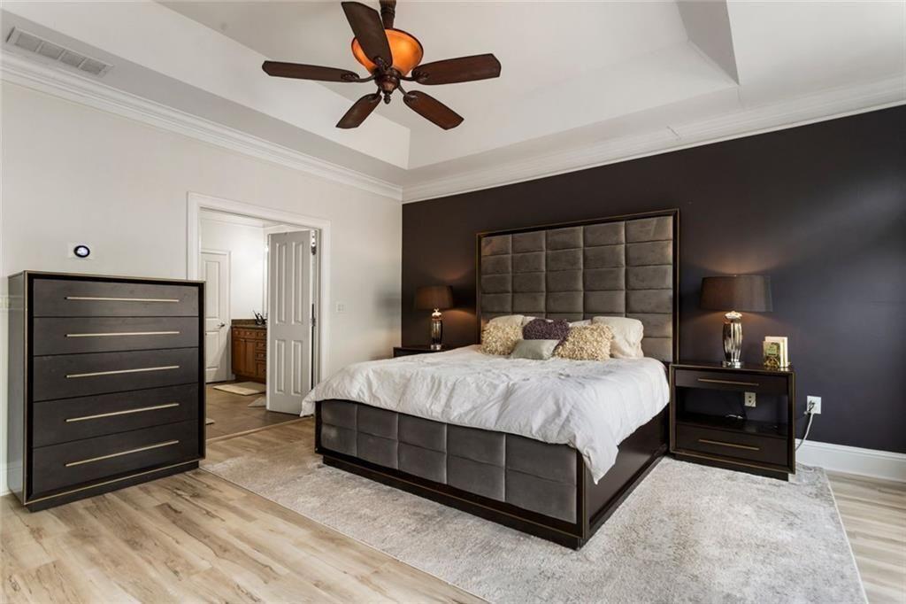 5523 Glenridge Park NE