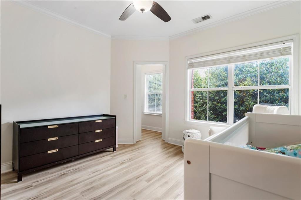 5523 Glenridge Park NE