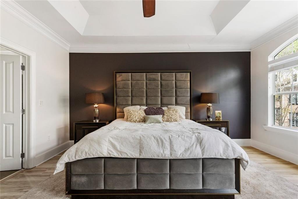 5523 Glenridge Park NE