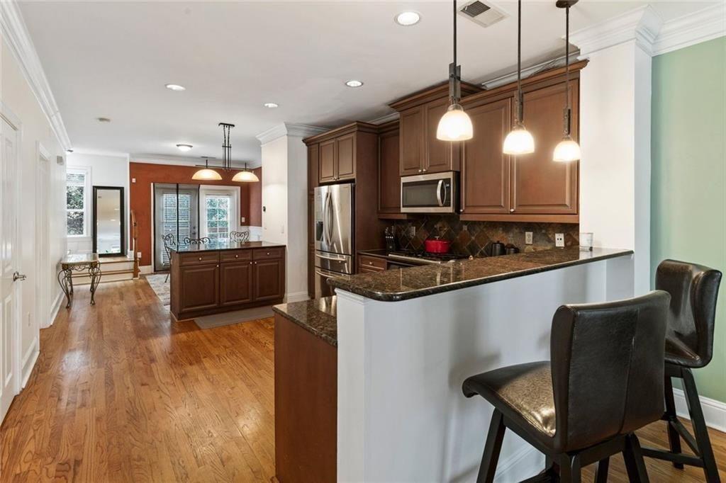 5523 Glenridge Park NE