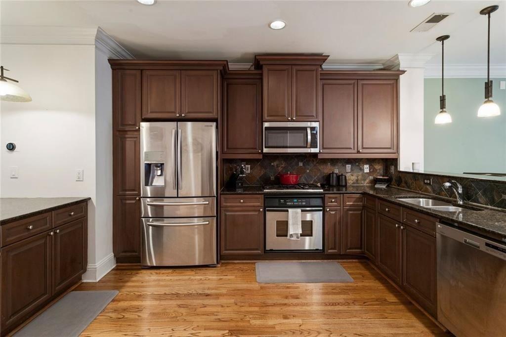 5523 Glenridge Park NE