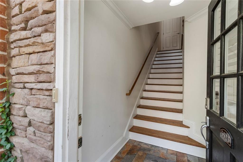 5523 Glenridge Park NE