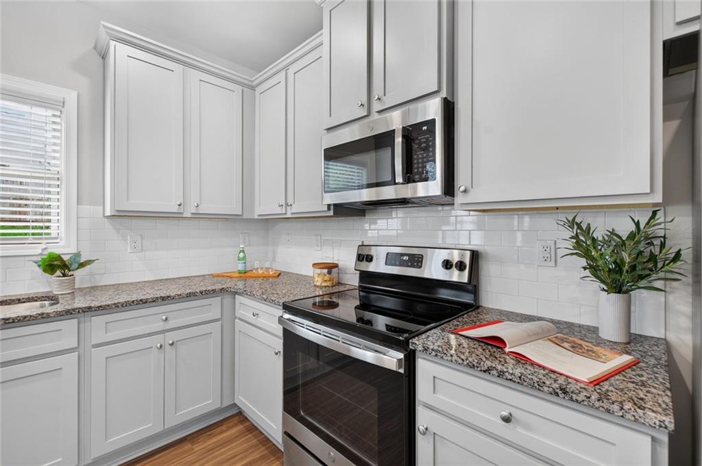 102 Edgeview Court