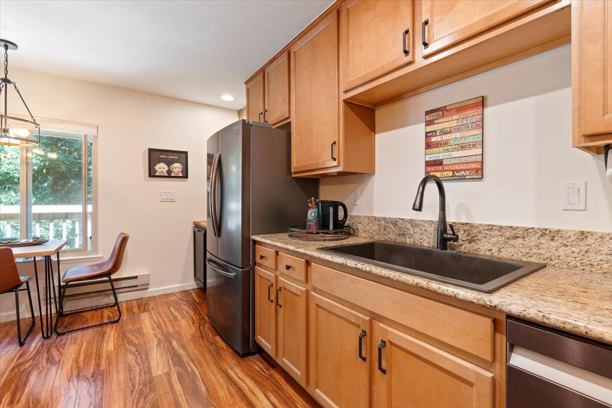 300 Glenwood CIR 295