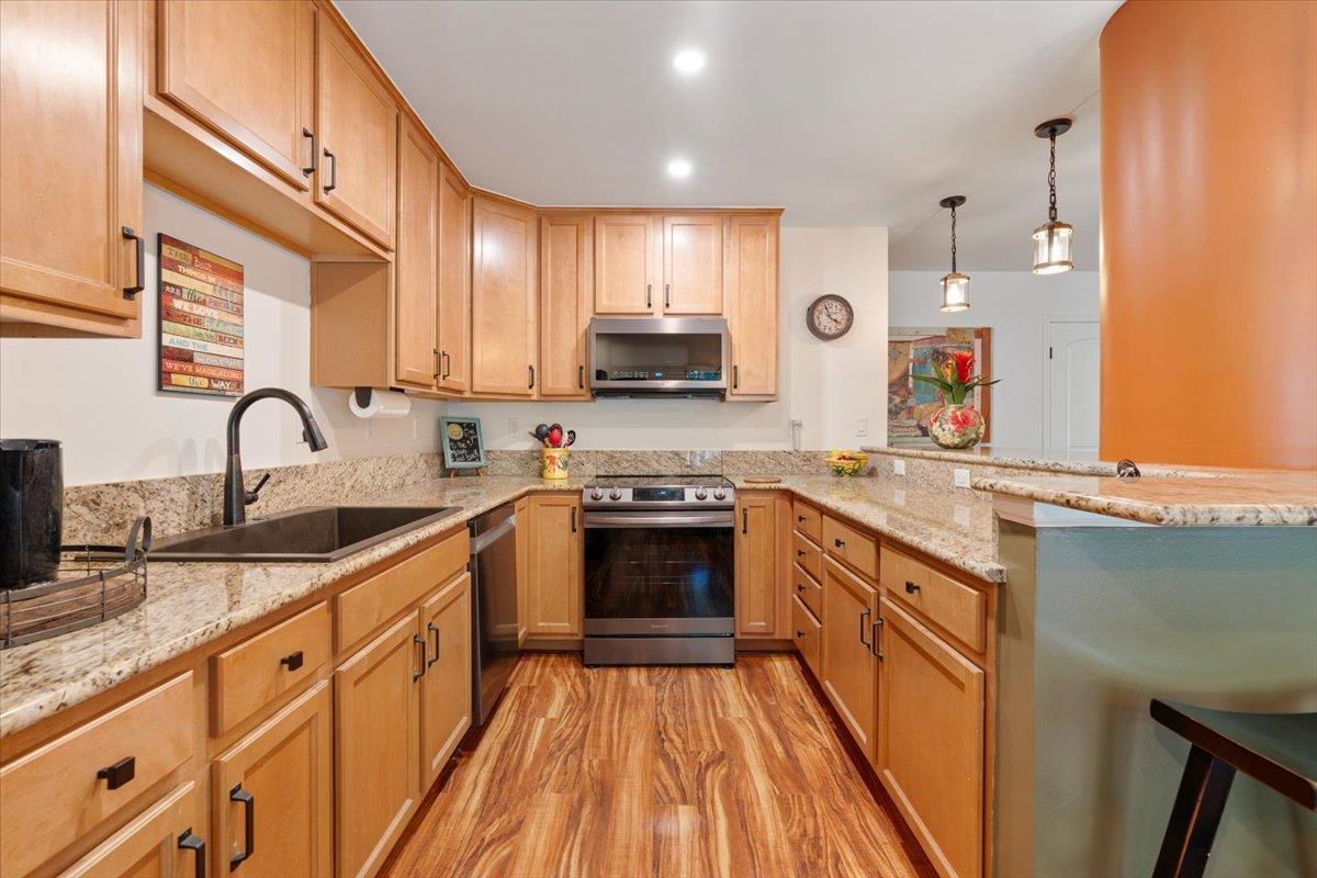300 Glenwood CIR 295