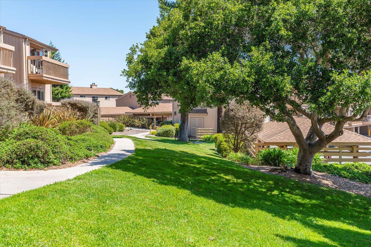 300 Glenwood CIR 295