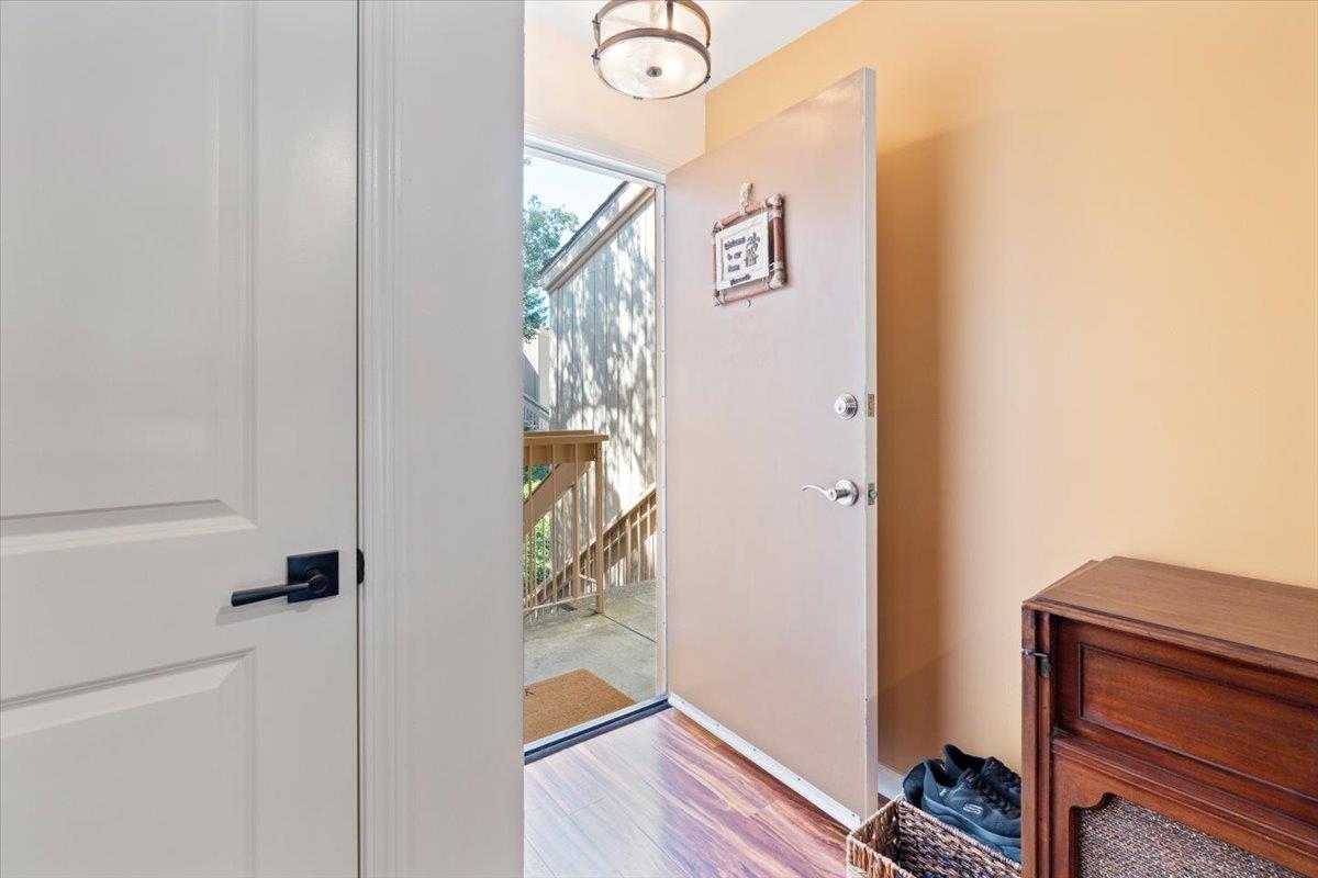 300 Glenwood CIR 295