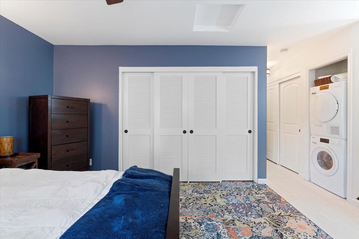 300 Glenwood CIR 295