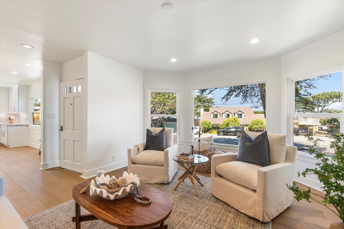1133 Del Monte BLVD