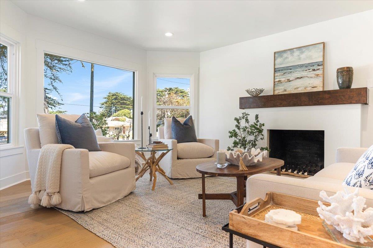 1133 Del Monte BLVD