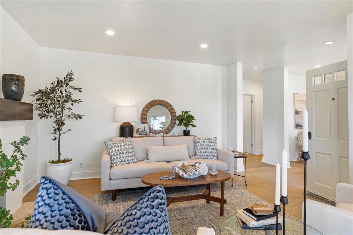1133 Del Monte BLVD