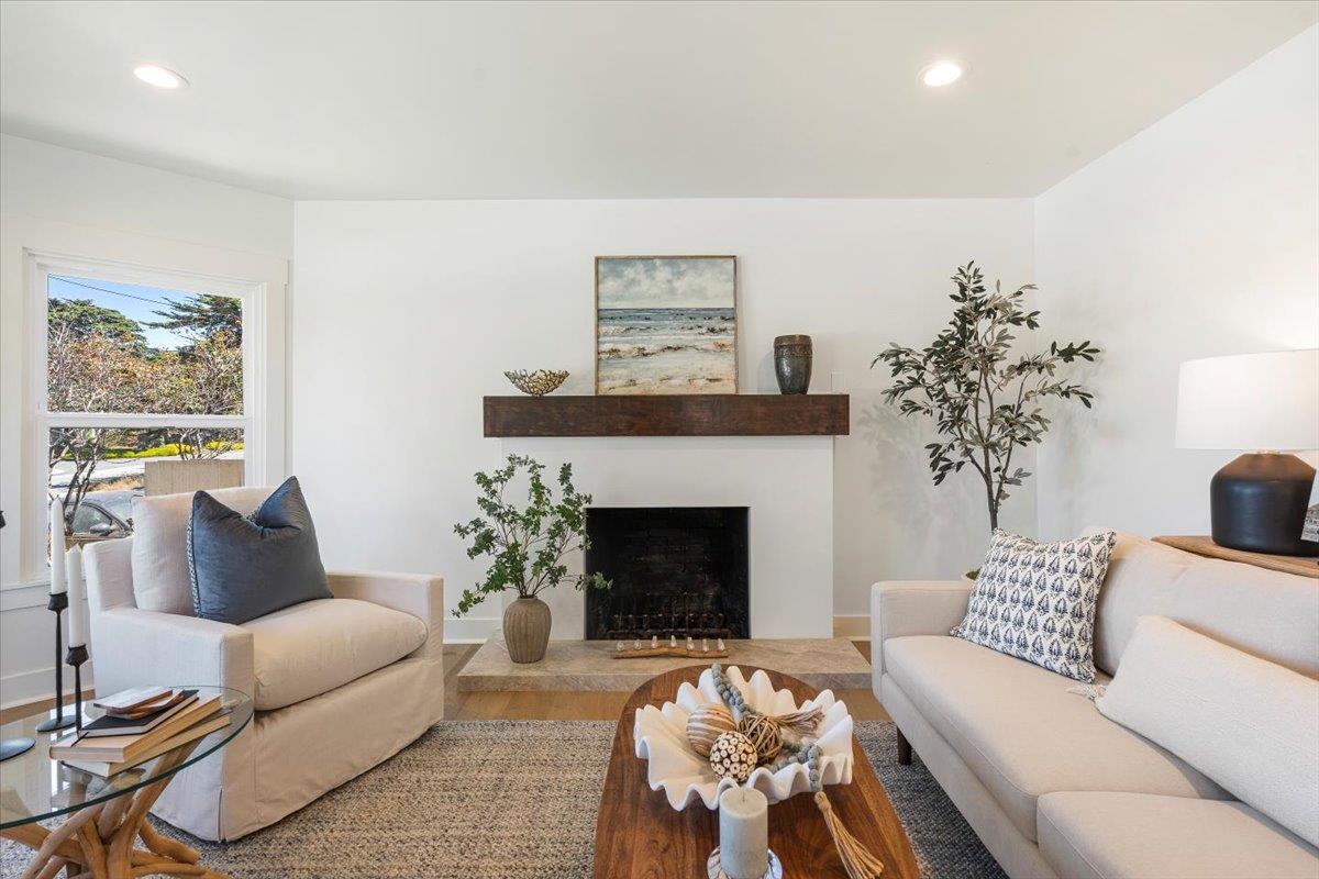 1133 Del Monte BLVD