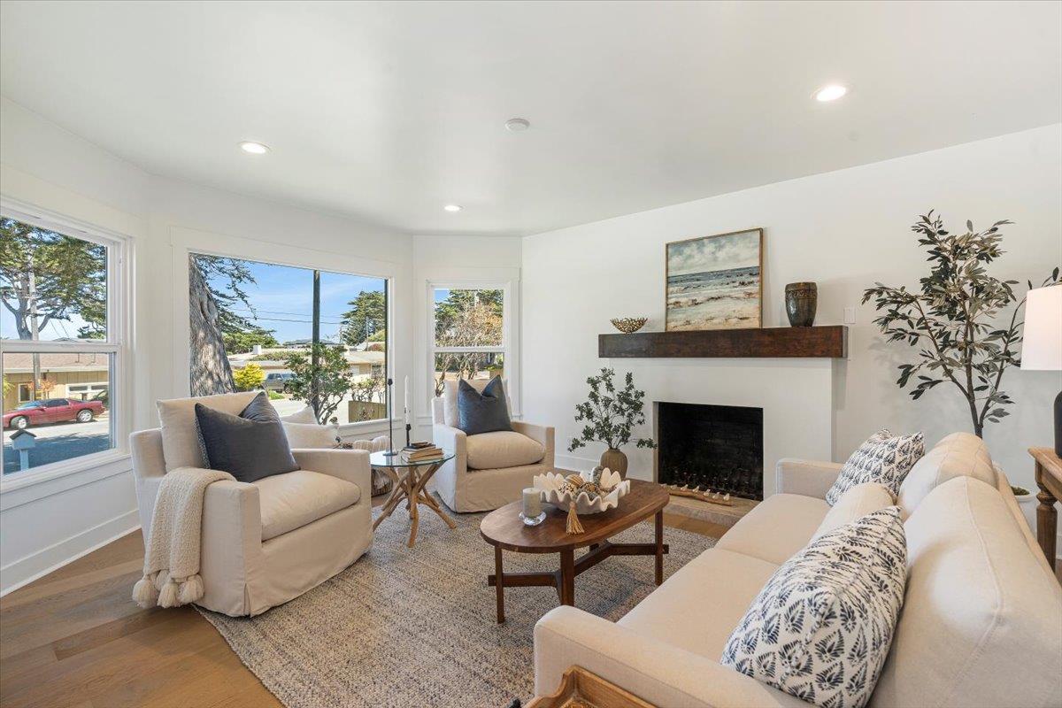 1133 Del Monte BLVD