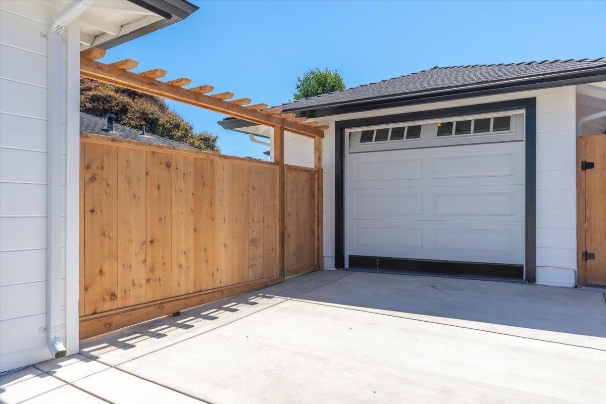 1133 Del Monte BLVD