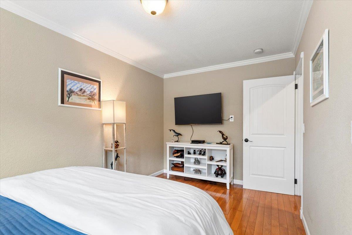 1490 Irving AVE