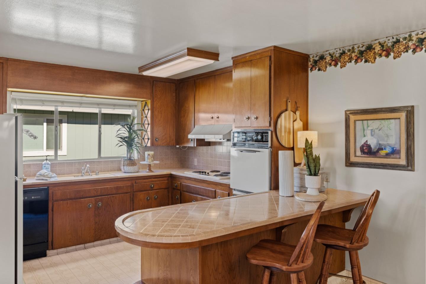 2828 Forest Hill BLVD