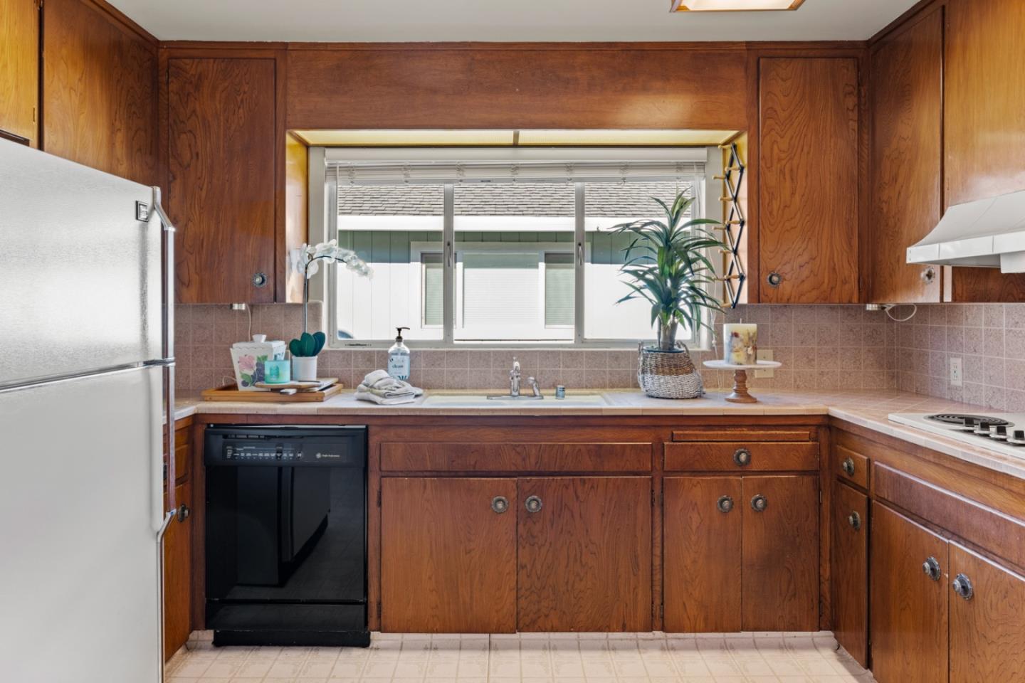 2828 Forest Hill BLVD