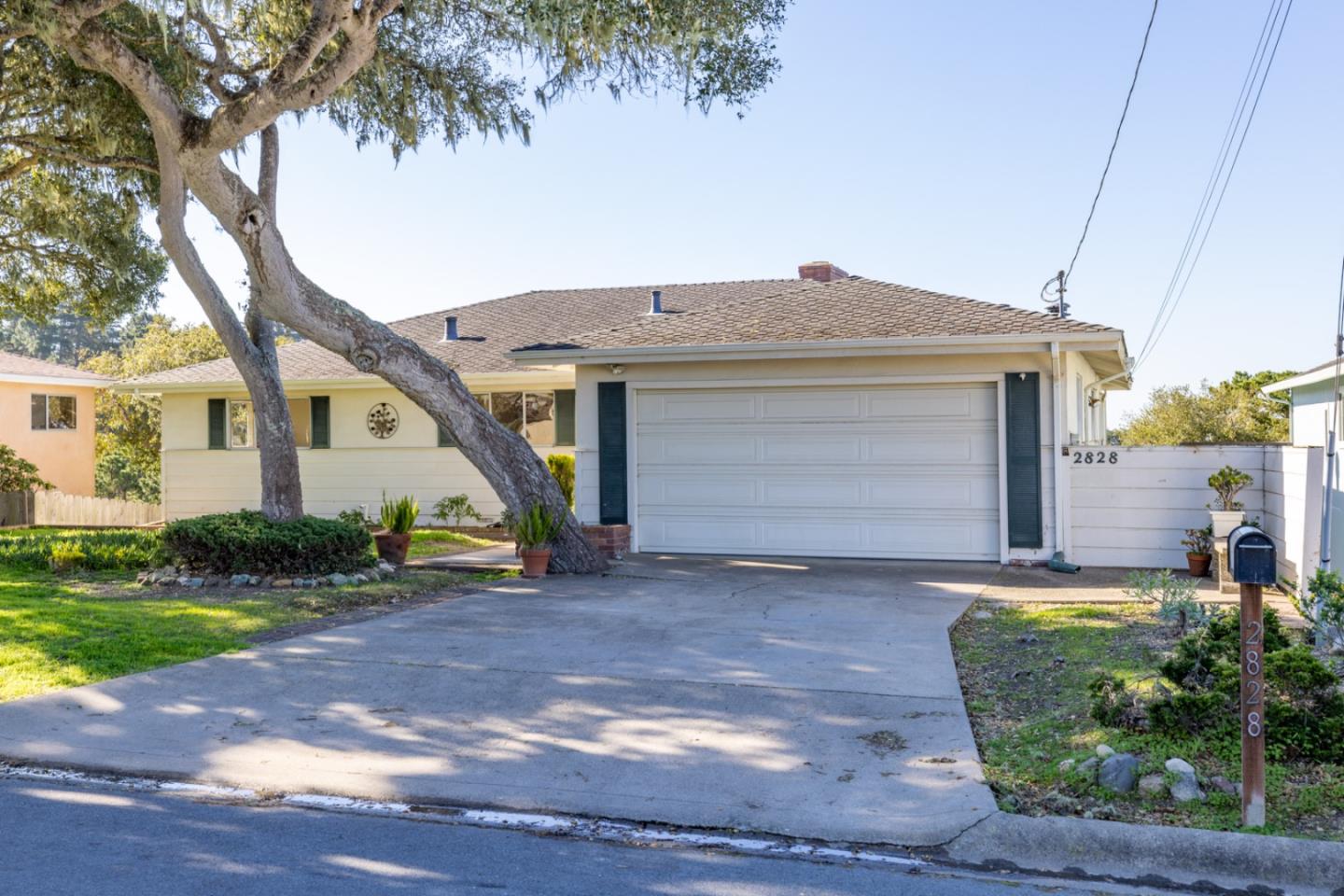 2828 Forest Hill BLVD