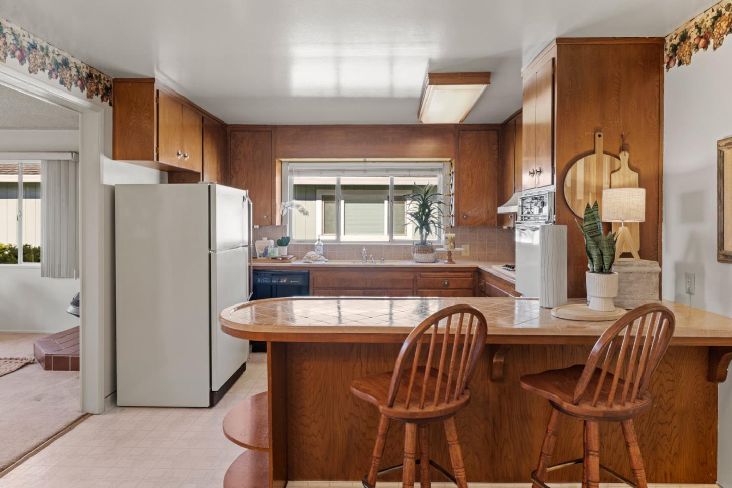 2828 Forest Hill BLVD