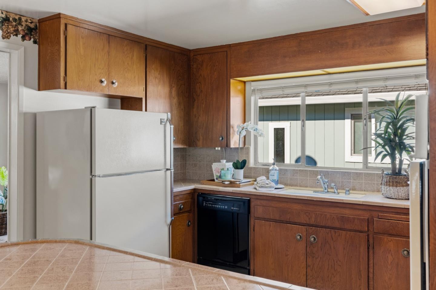 2828 Forest Hill BLVD