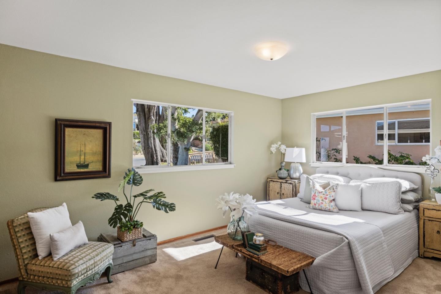 2828 Forest Hill BLVD