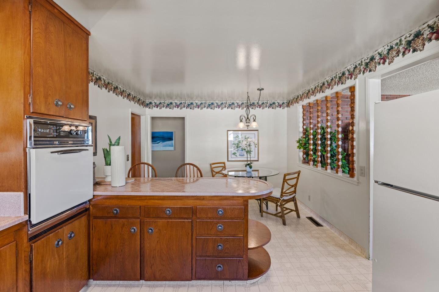 2828 Forest Hill BLVD