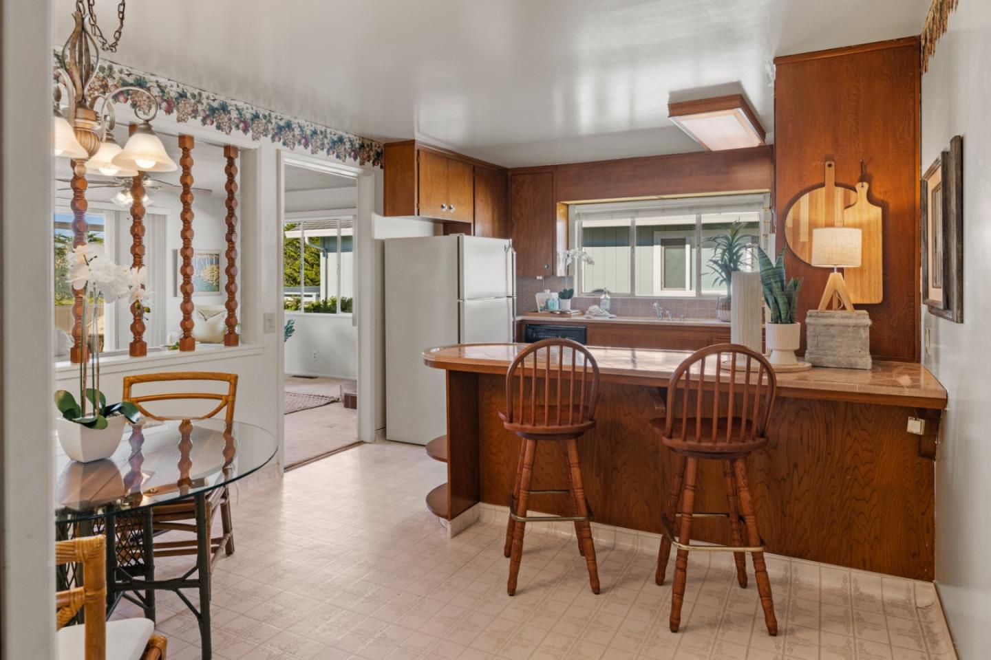 2828 Forest Hill BLVD