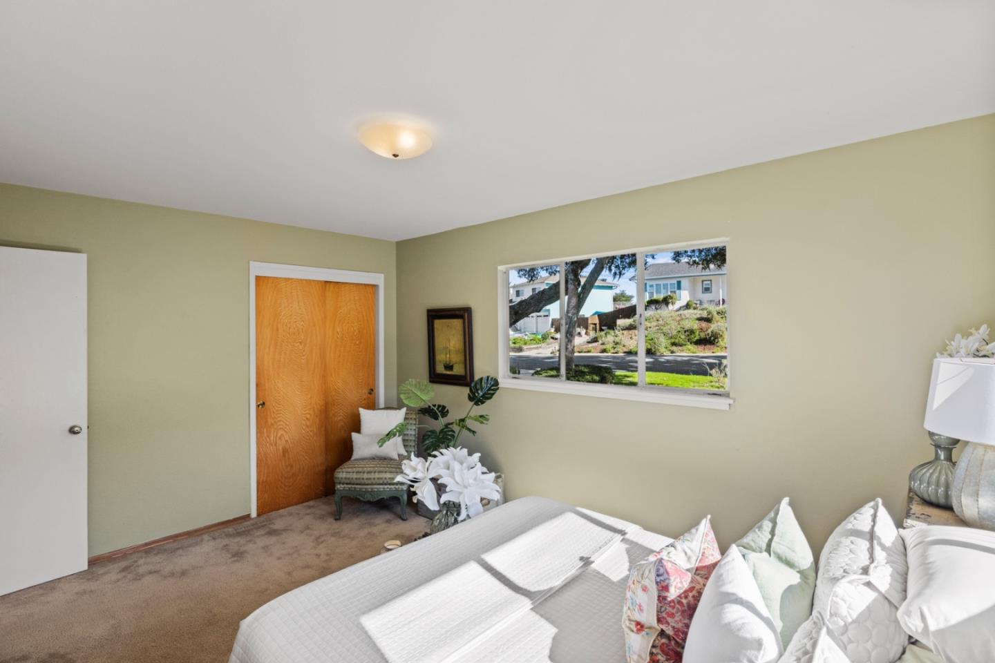 2828 Forest Hill BLVD