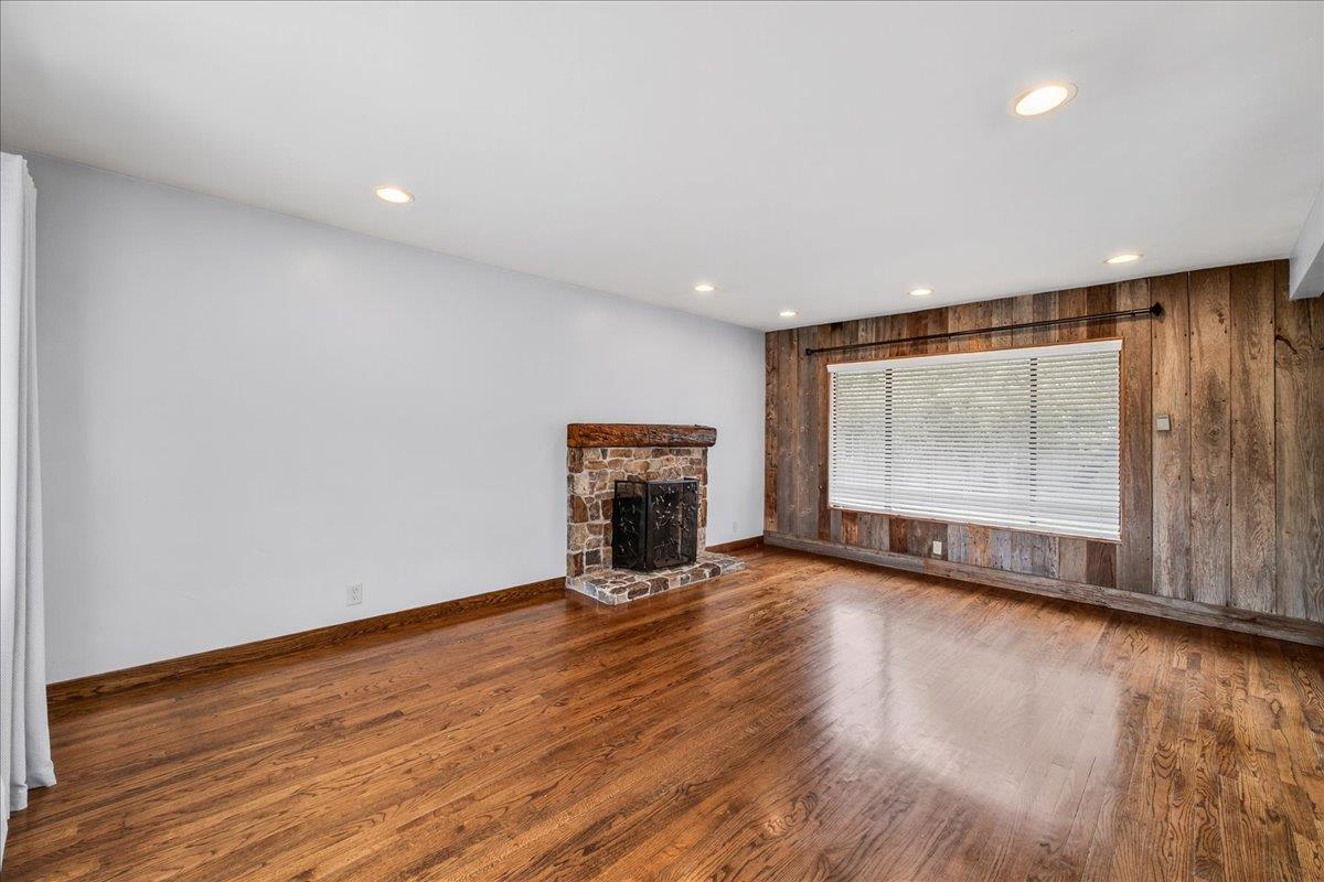 712 Sunset Drive