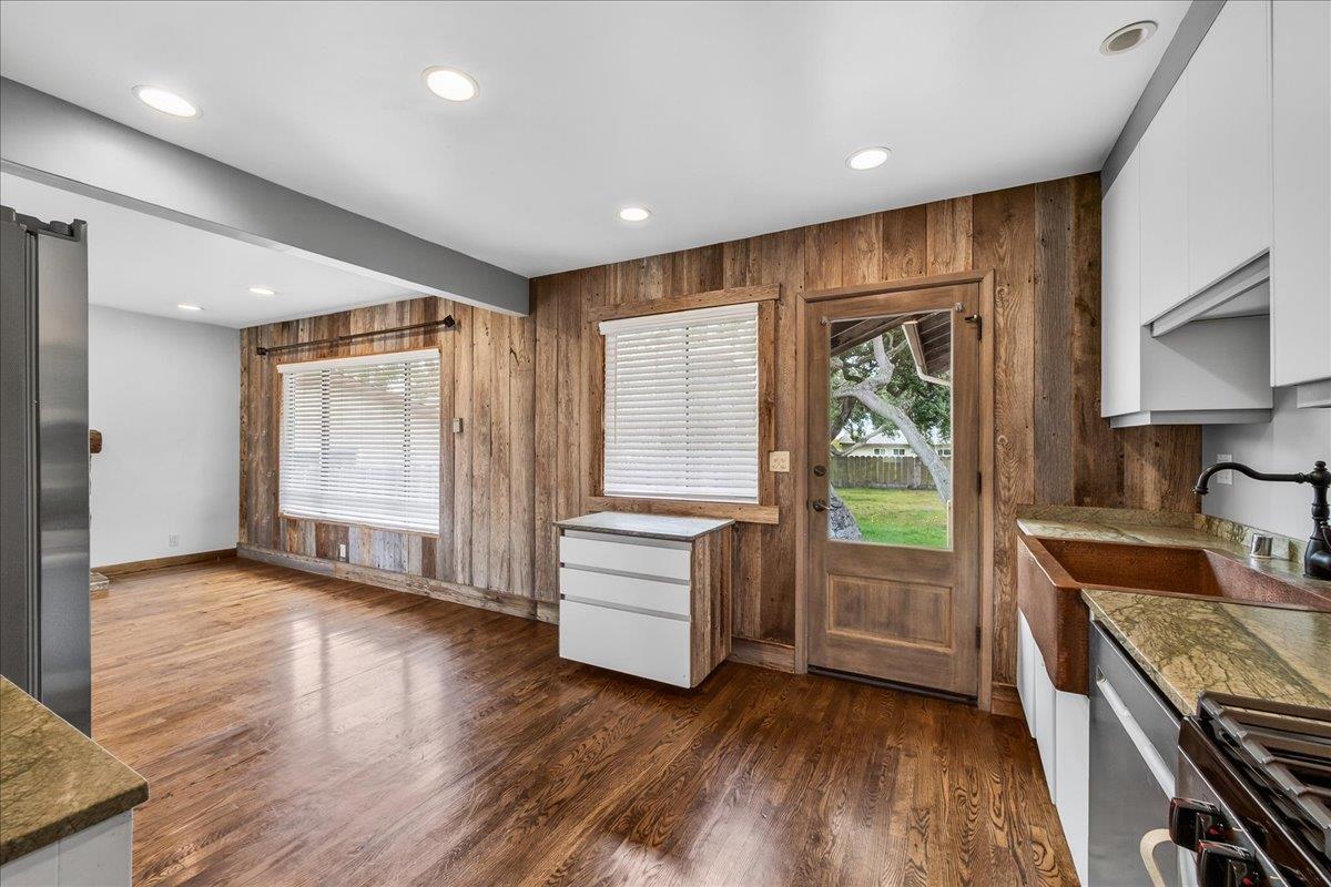712 Sunset Drive