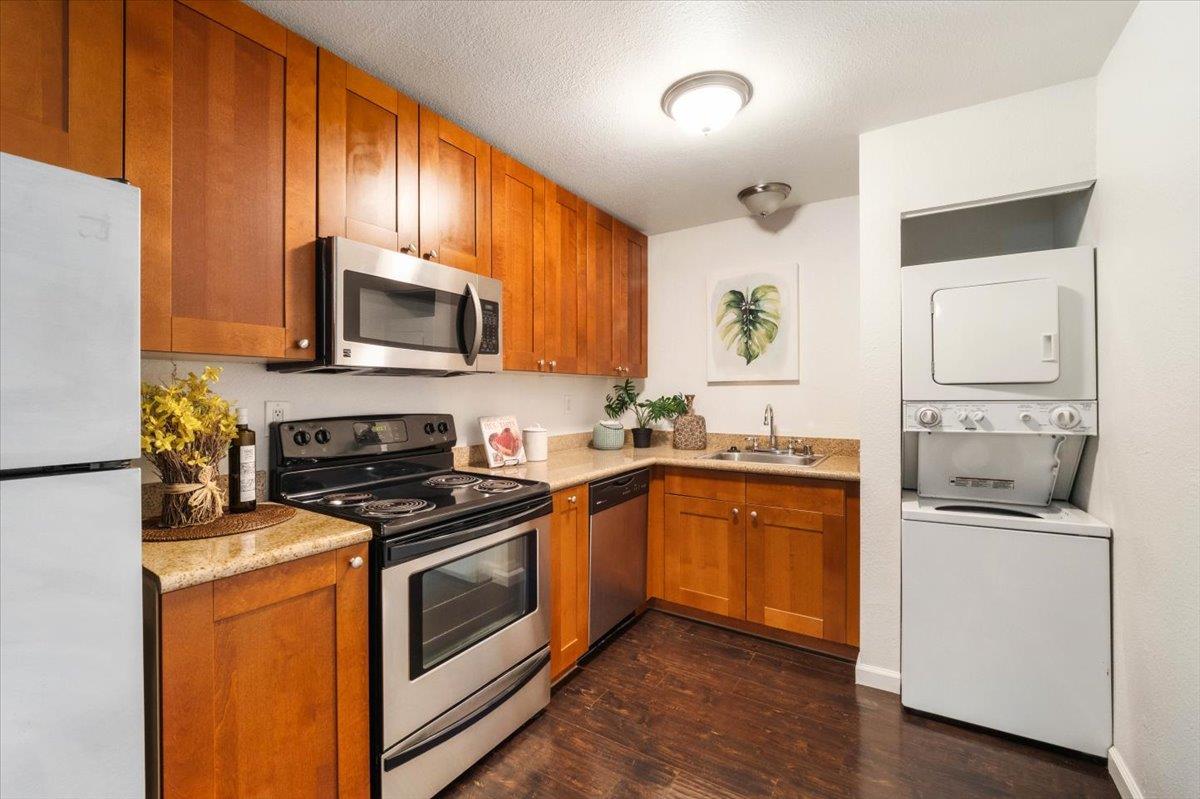 820 Casanova Avenue 33