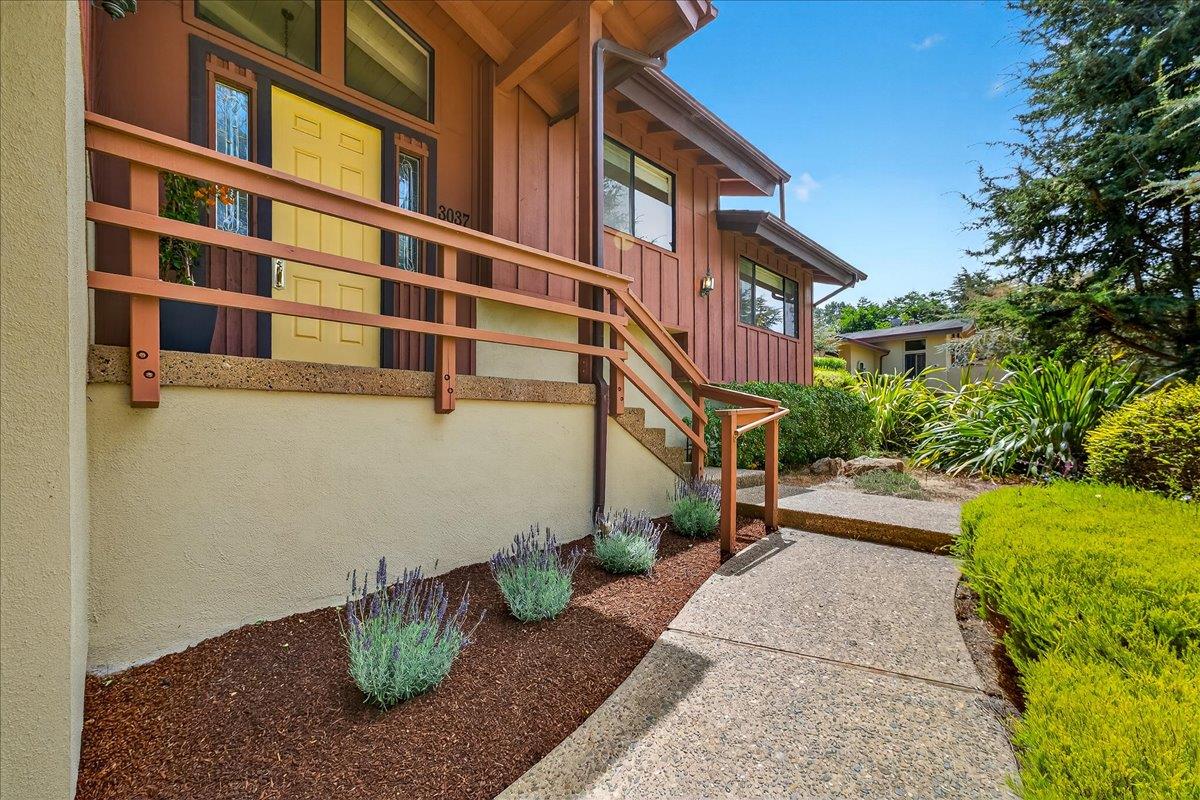 3037 Strawberry Hill Road
